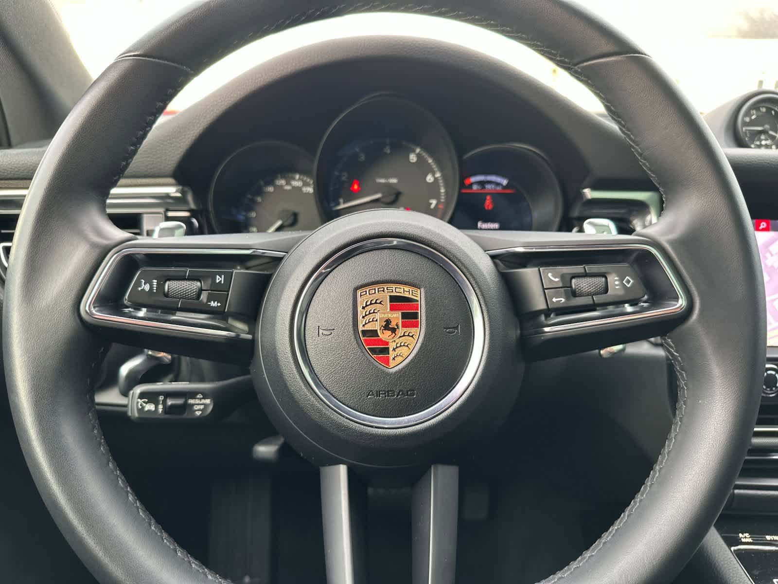 Certified 2025 Porsche Macan AWD/4WD image 25