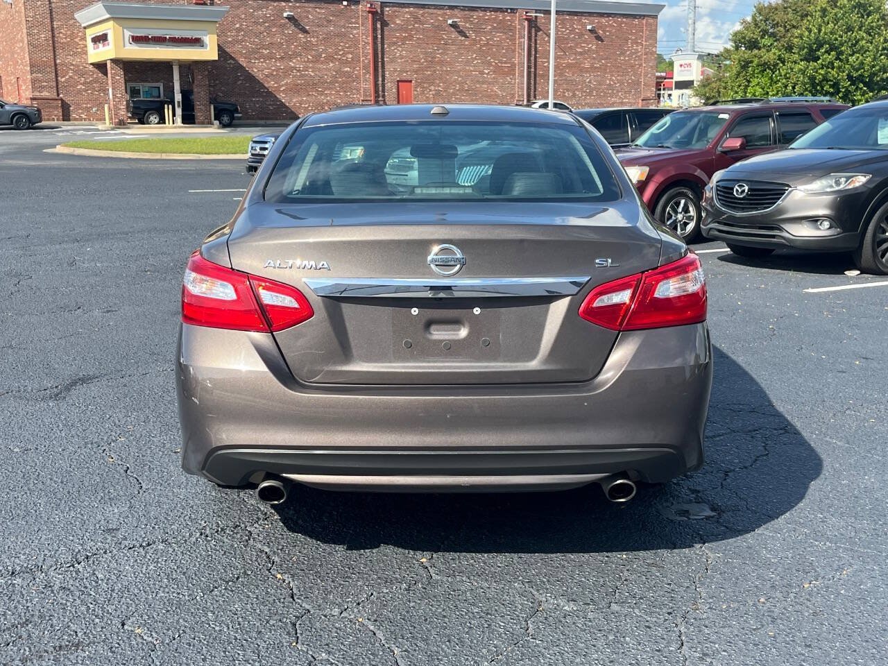 Used 2017 Nissan Altima 2.5 SL w/ Moonroof Package FWD image 7