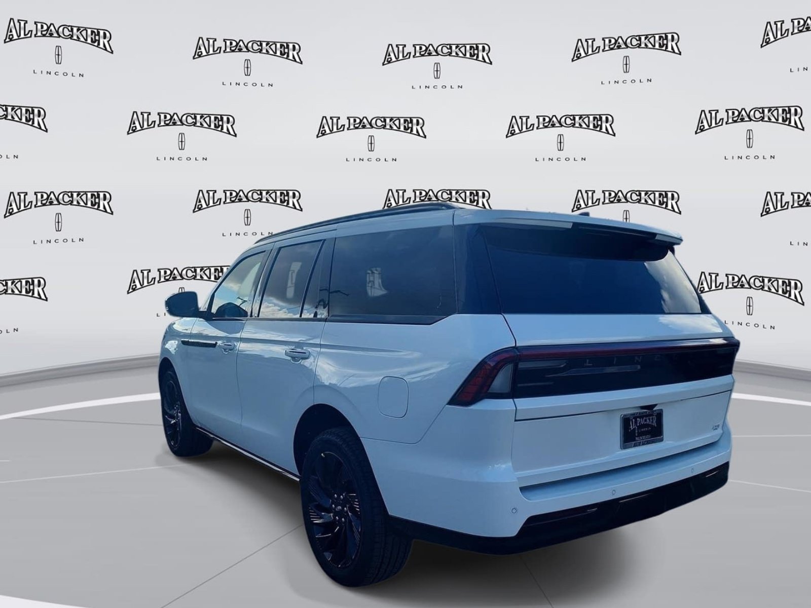 New 2027 Lincoln Navigator Reserve w/ Jet Appearance Package AWD/4WD image 3