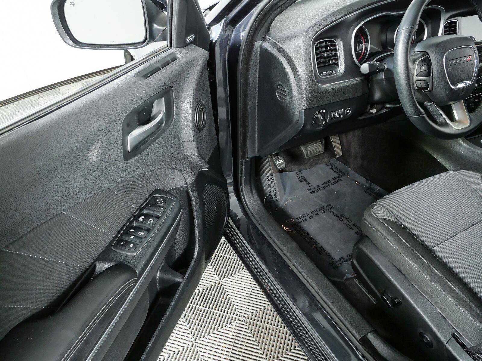 Used 2018 Dodge Charger R/T RWD image 7