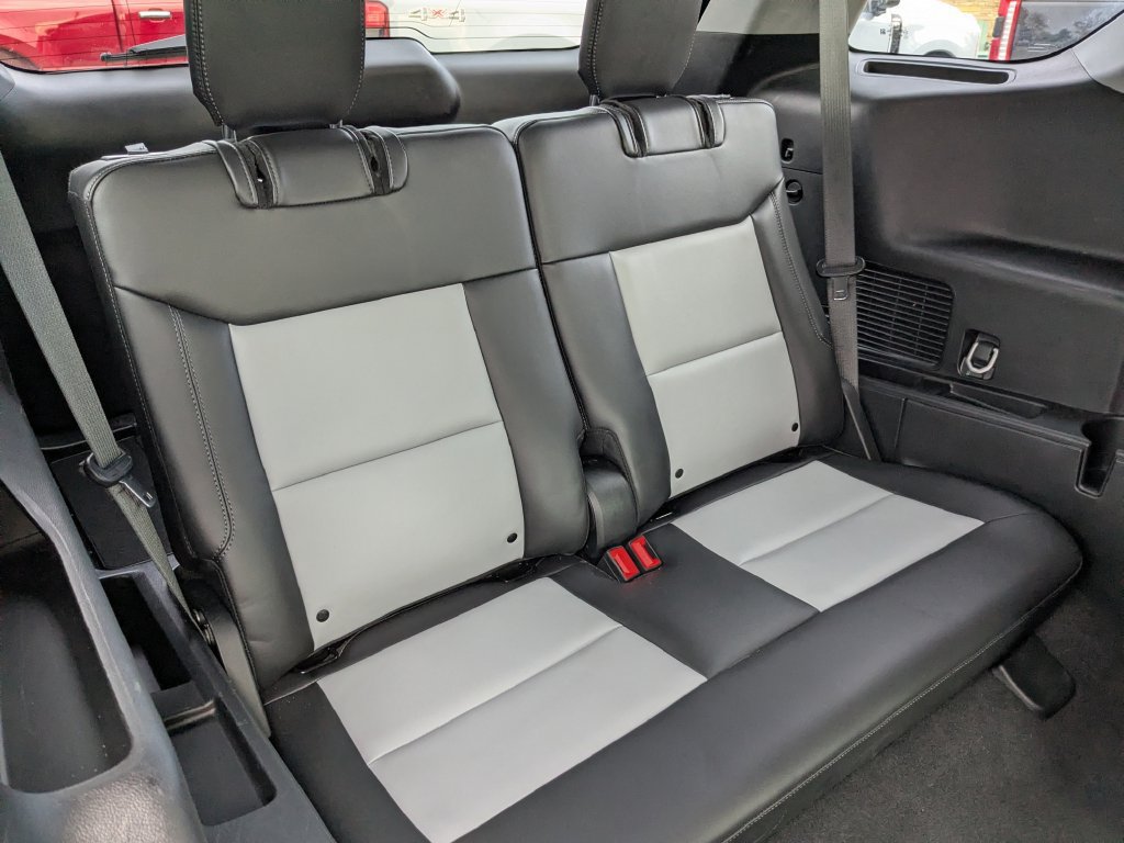 Used 2023 Ford Explorer XLT w/ Equipment Group 202A AWD/4WD image 18