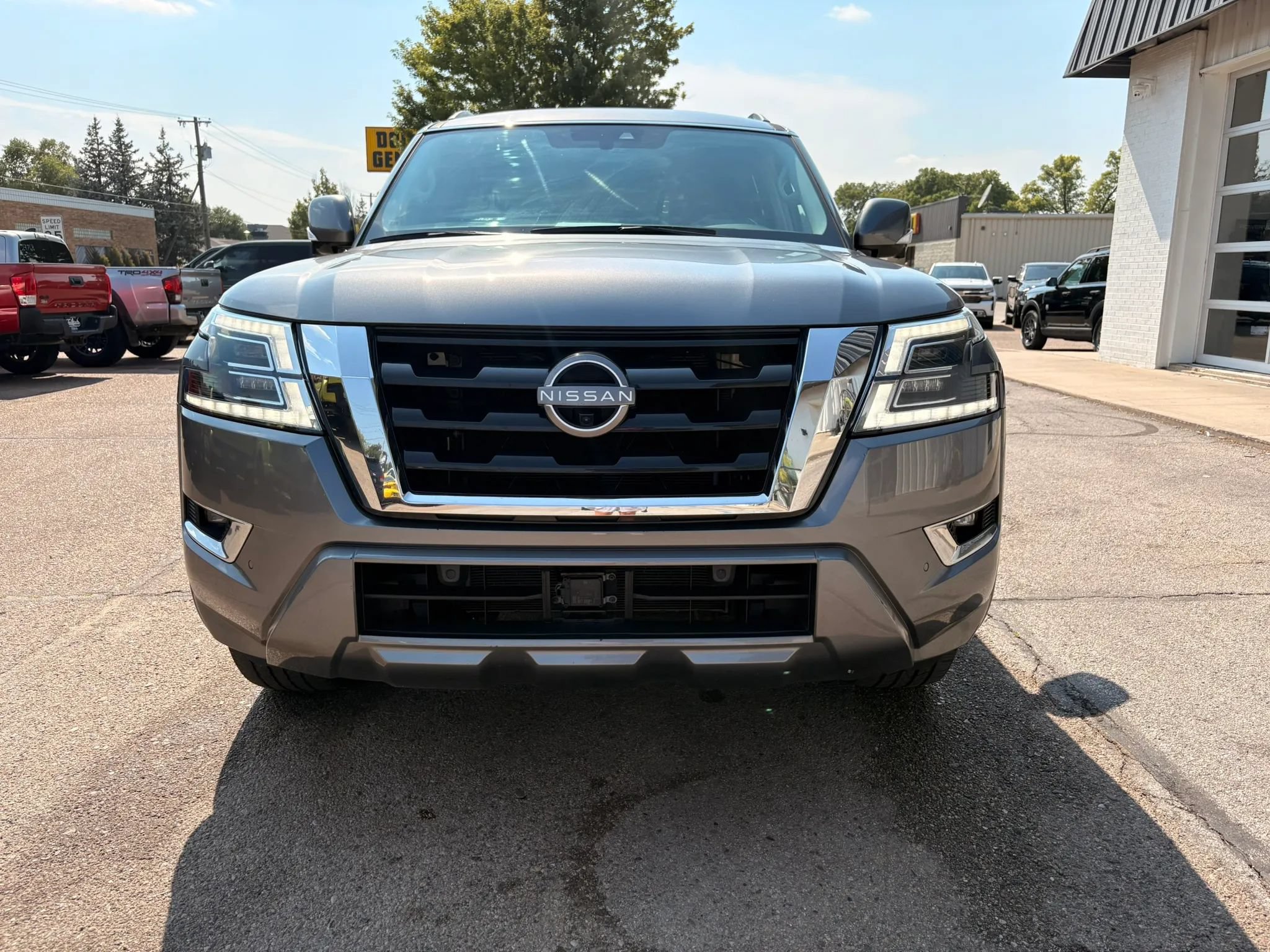 Used 2021 Nissan Armada SL w/ Captain's Chairs Package AWD/4WD image 3