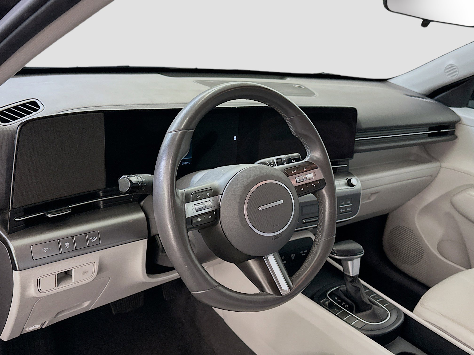 Used 2025 Hyundai Kona SEL image 18