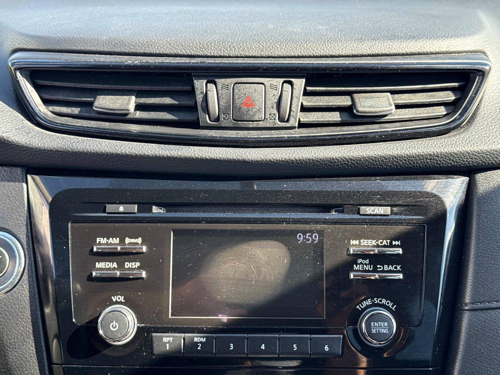 Used 2017 Nissan Rogue SV FWD image 22
