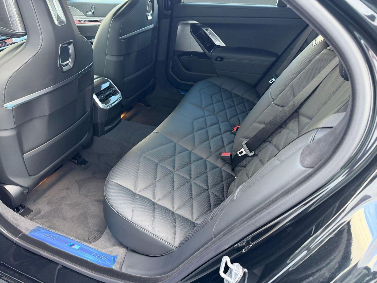 Used 2026 BMW 740i RWD image 14