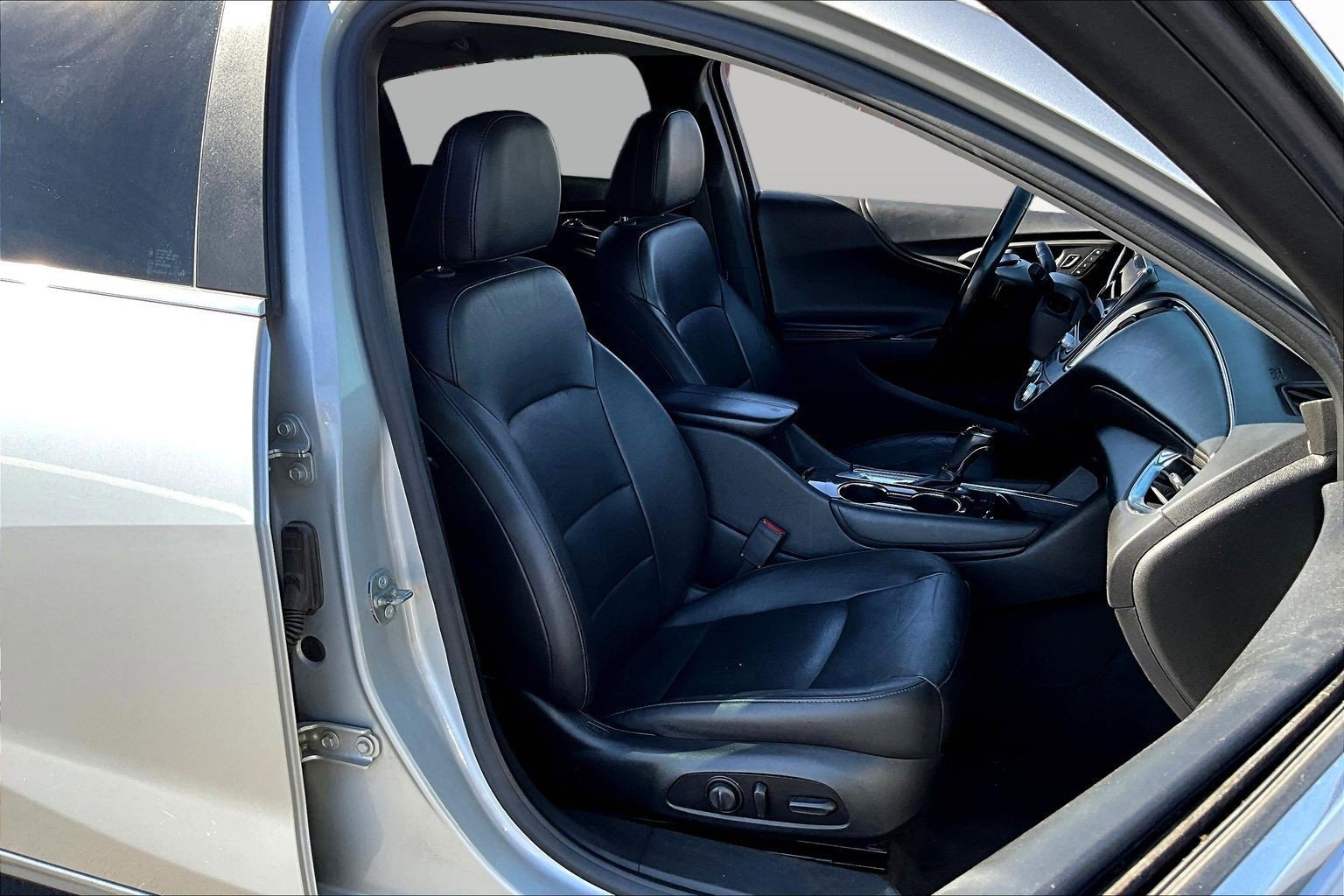 Used 2020 Chevrolet Malibu Premier image 2