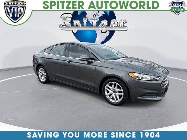Used 2015 Ford Fusion SE FWD image 2