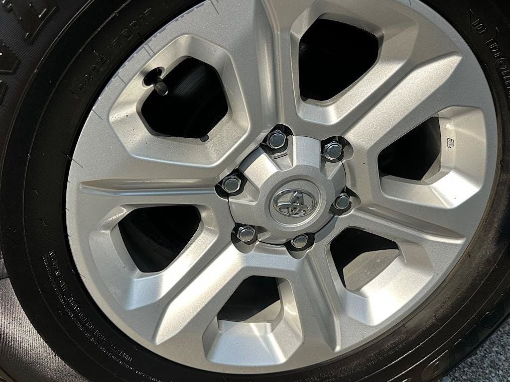 Certified 2024 Toyota 4Runner SR5 AWD/4WD image 31