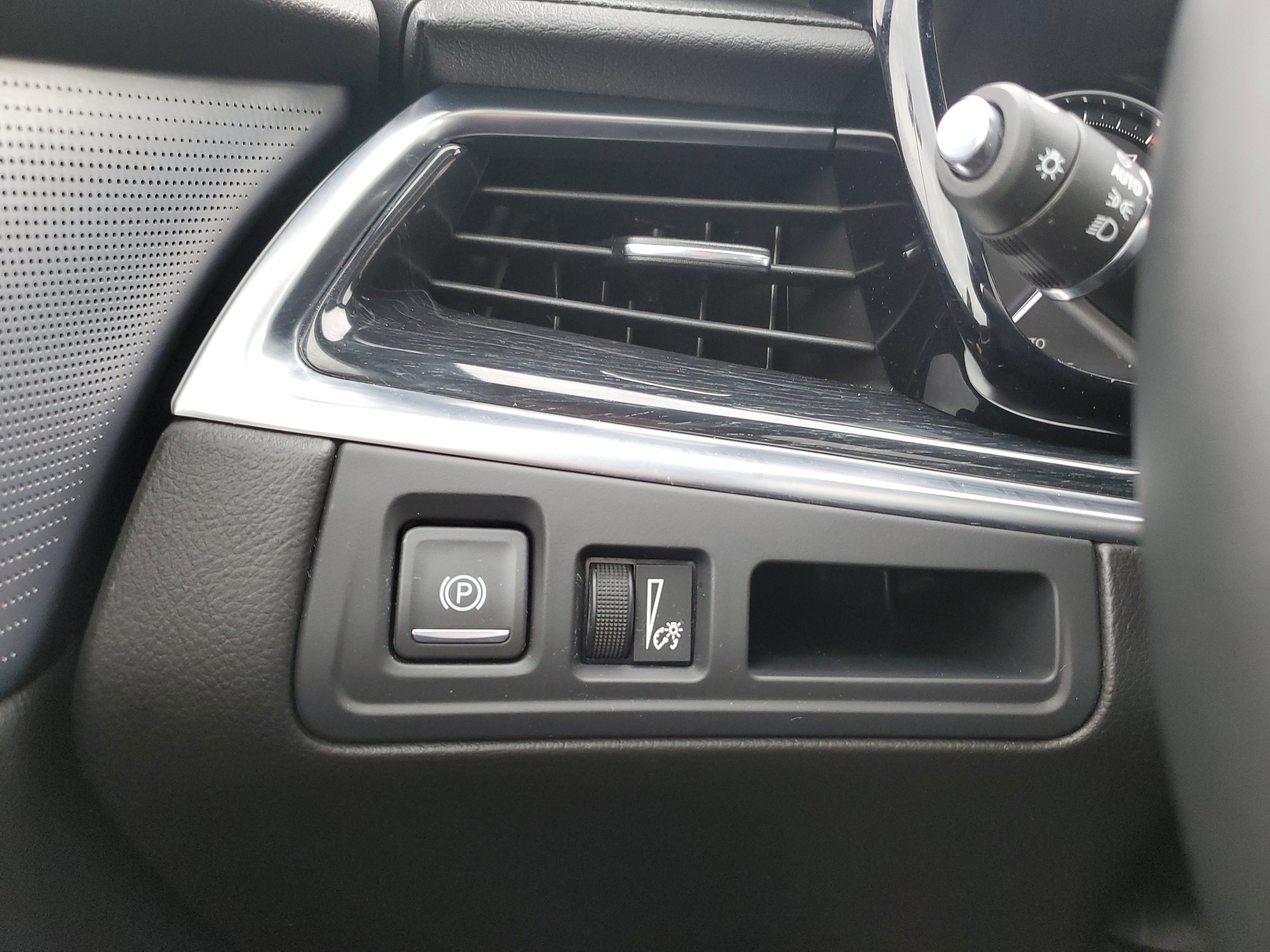 Used 2025 Cadillac XT5 Premium Luxury image 17