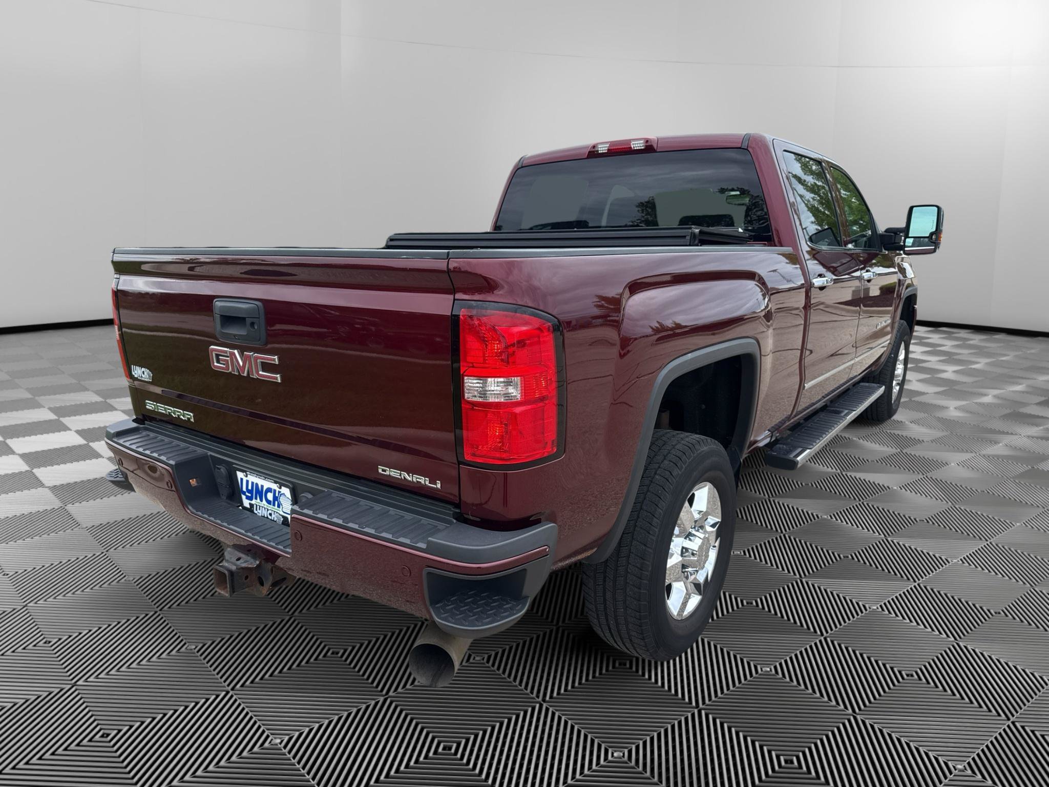 Used 2017 GMC Sierra 3500 Denali w/ Duramax Plus Package AWD/4WD image 4
