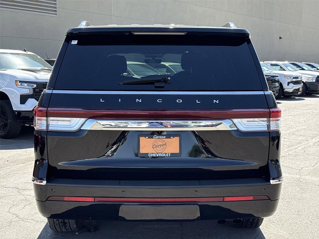 Used 2024 Lincoln Navigator Premiere image 4