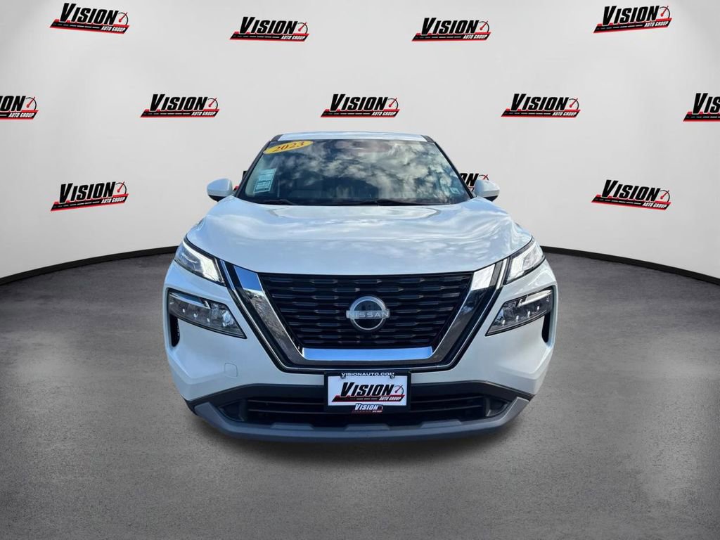 Used 2023 Nissan Rogue SV video 2