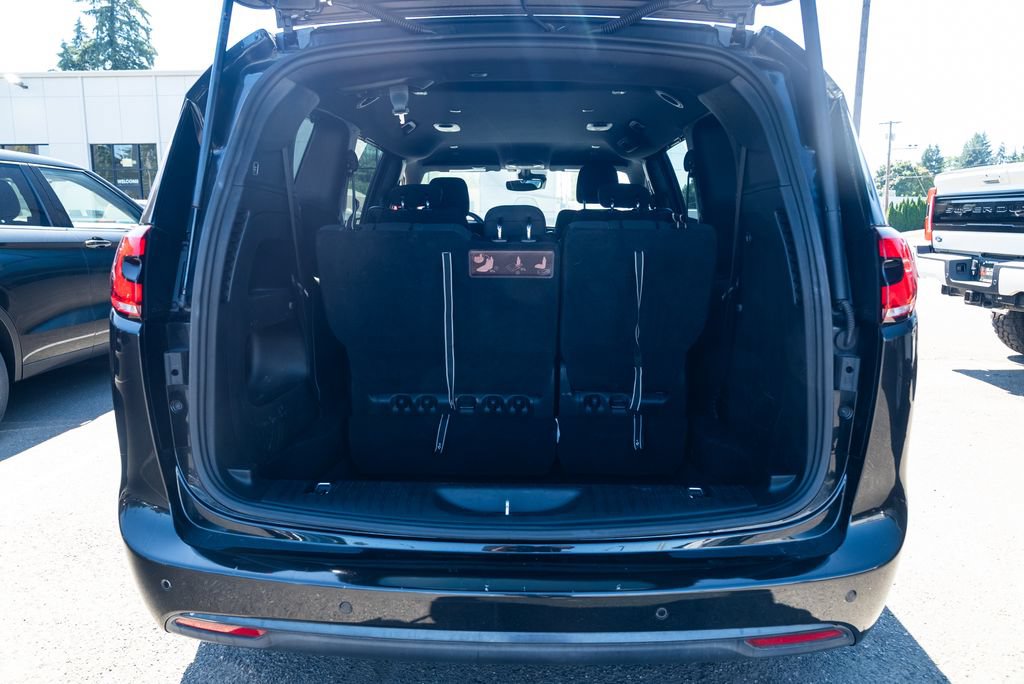 Used 2021 Chrysler Pacifica Touring w/ S Appearance Package FWD image 7