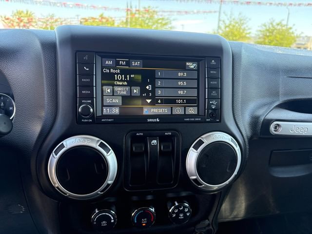 Used 2016 Jeep Wrangler Rubicon w/ Power Convenience Group AWD/4WD image 18