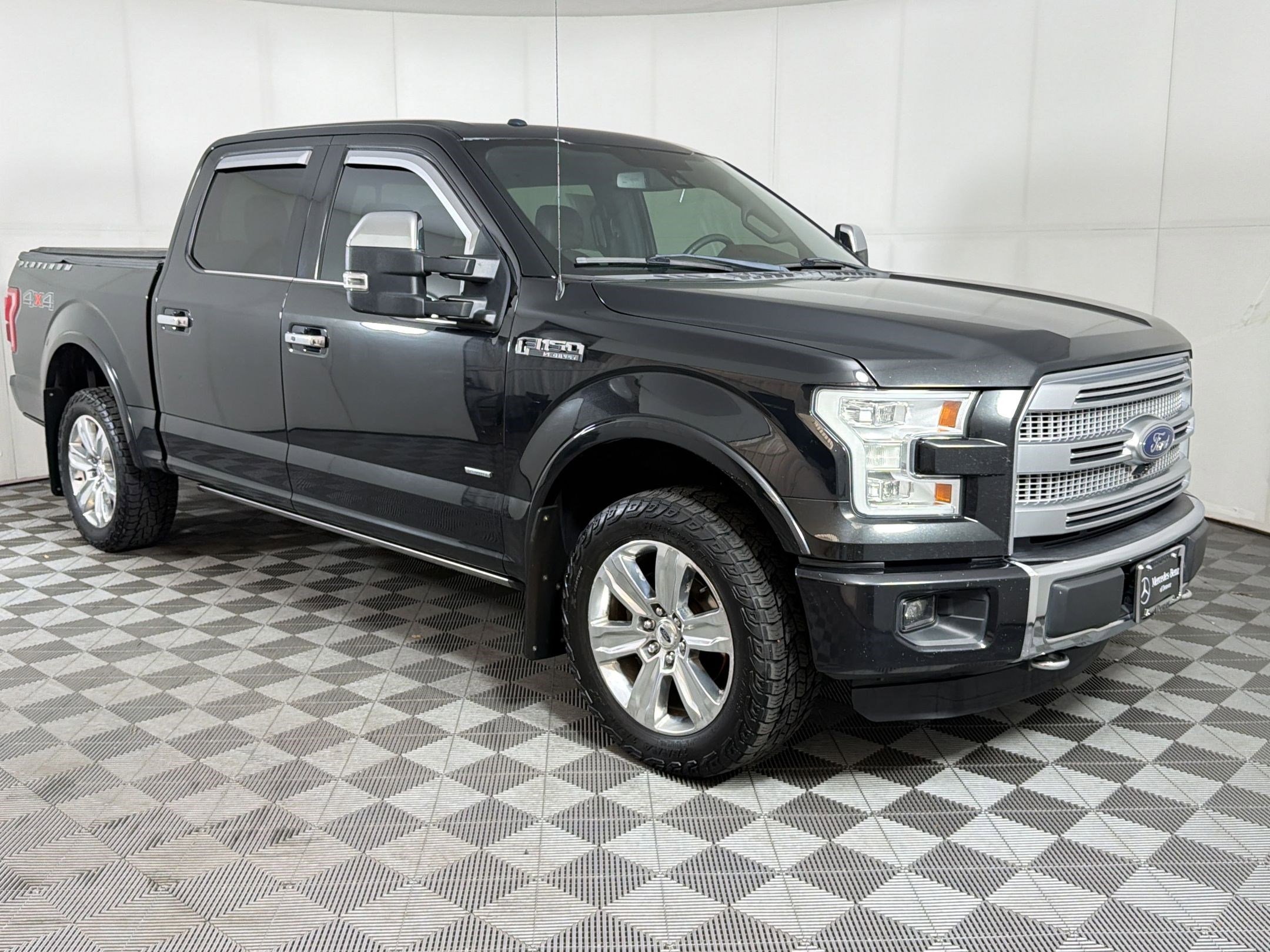 Used 2015 Ford F150 Platinum w/ Equipment Group 701A Luxury AWD/4WD image 7