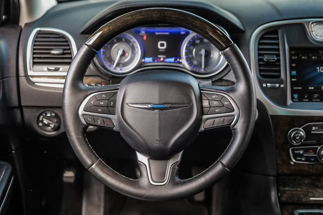 Used 2015 Chrysler 300 C RWD image 29