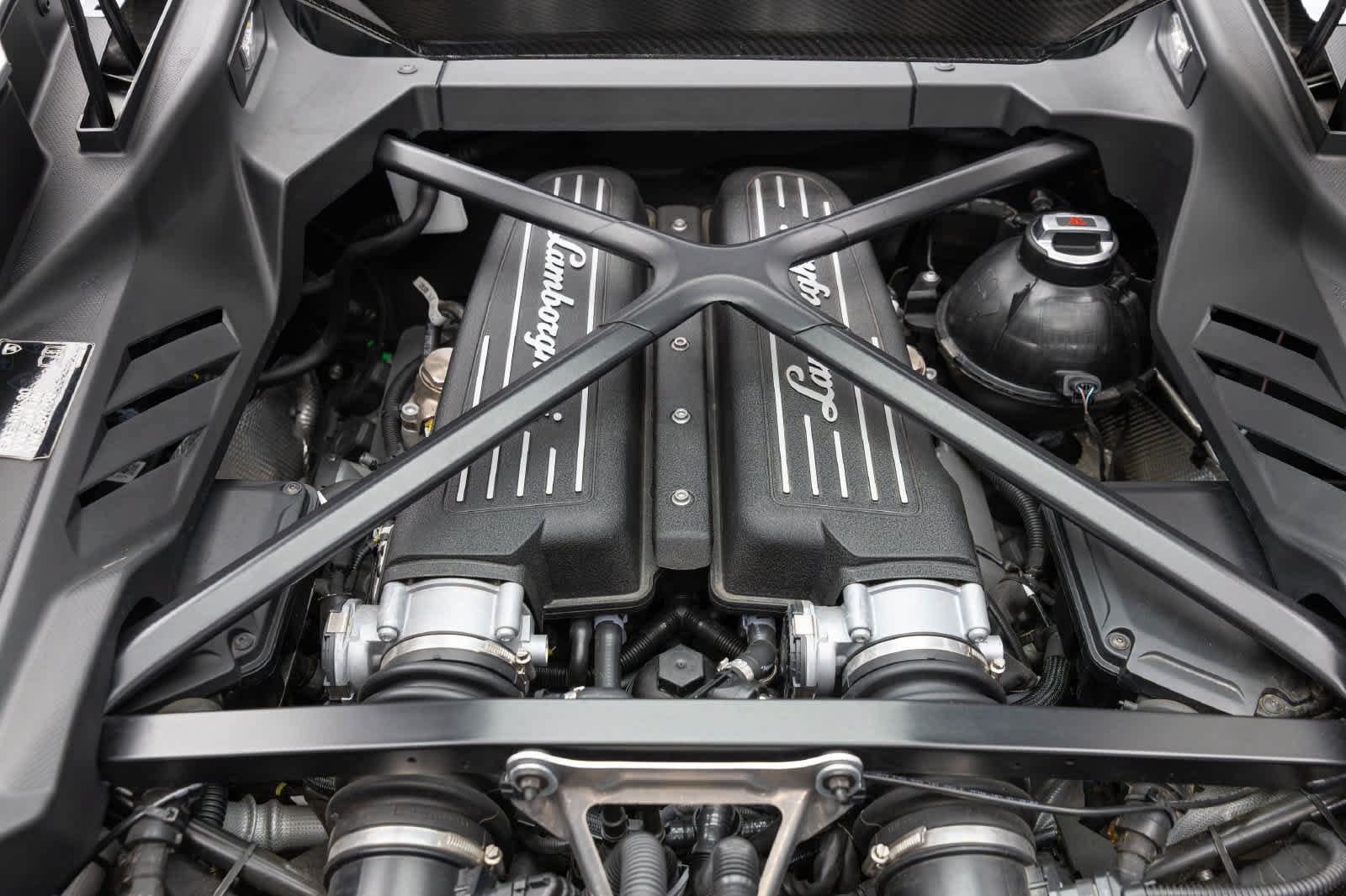 Used 2023 Lamborghini Huracan Tecnica RWD image 34