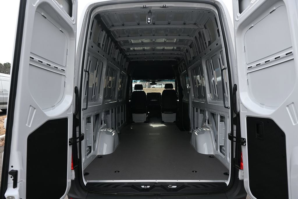 Used 2025 Mercedes-Benz Sprinter 2500 image 29