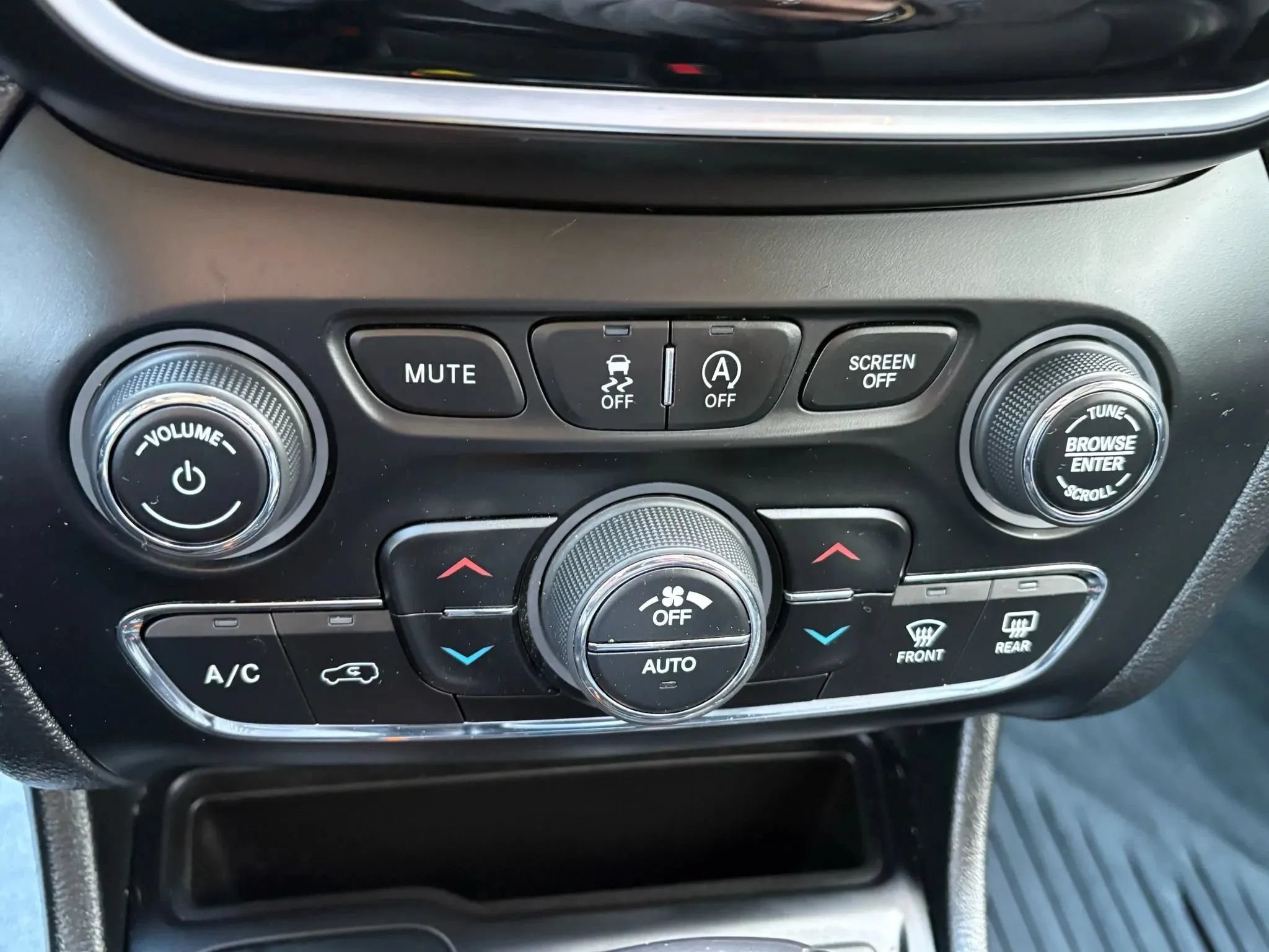 Used 2022 Jeep Cherokee Limited w/ Elite Package AWD/4WD image 46