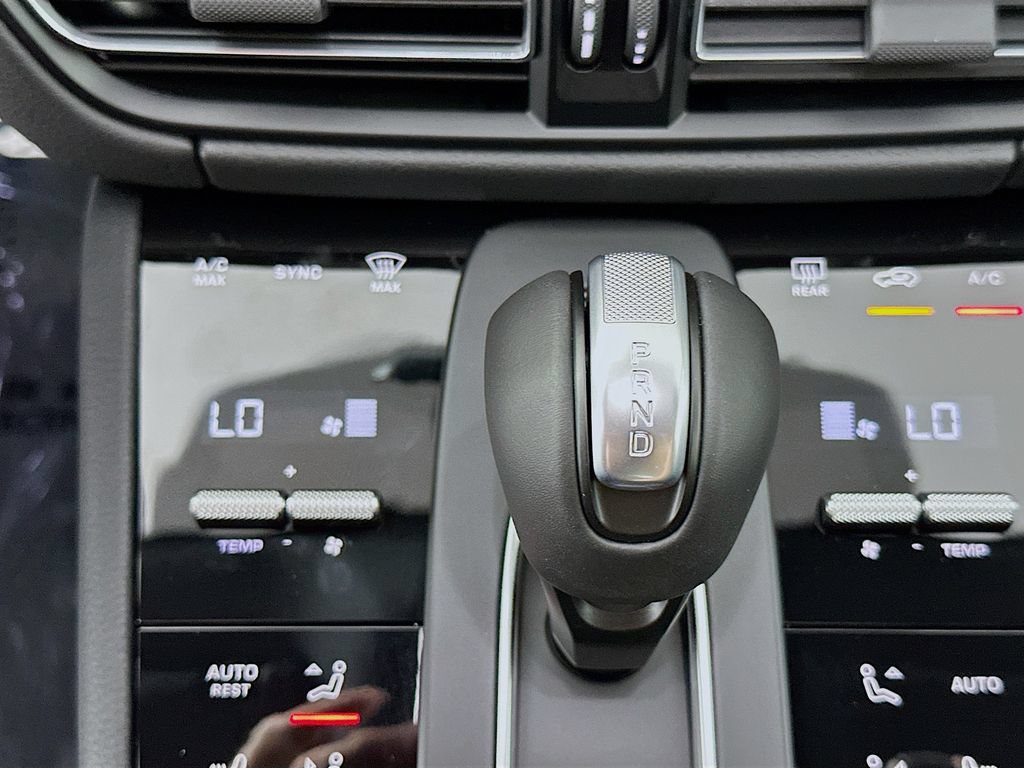 New 2026 Porsche Macan AWD/4WD image 18