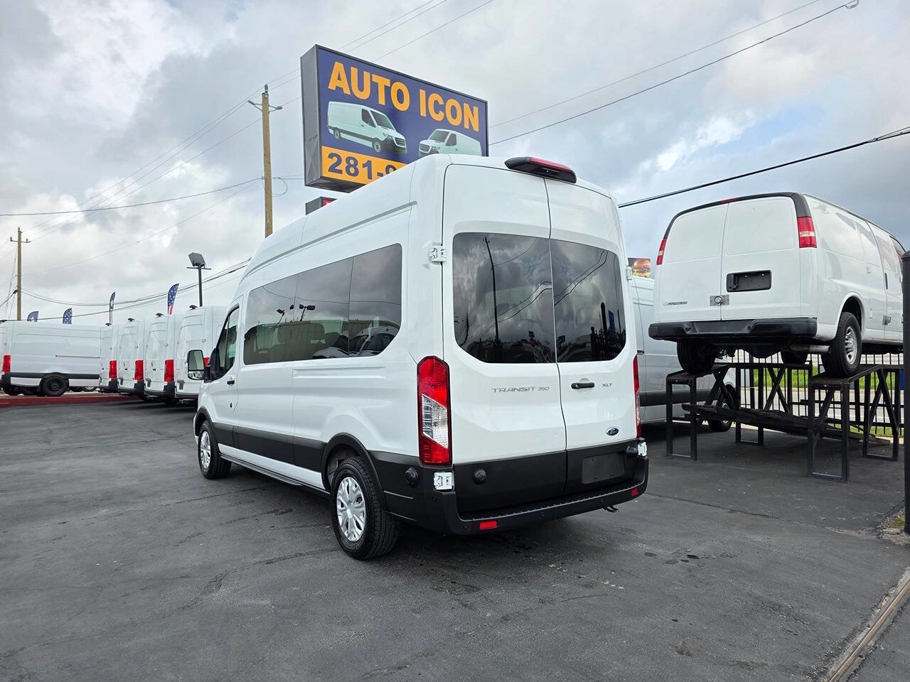 Used 2024 Ford Transit 350 XLT RWD image 2