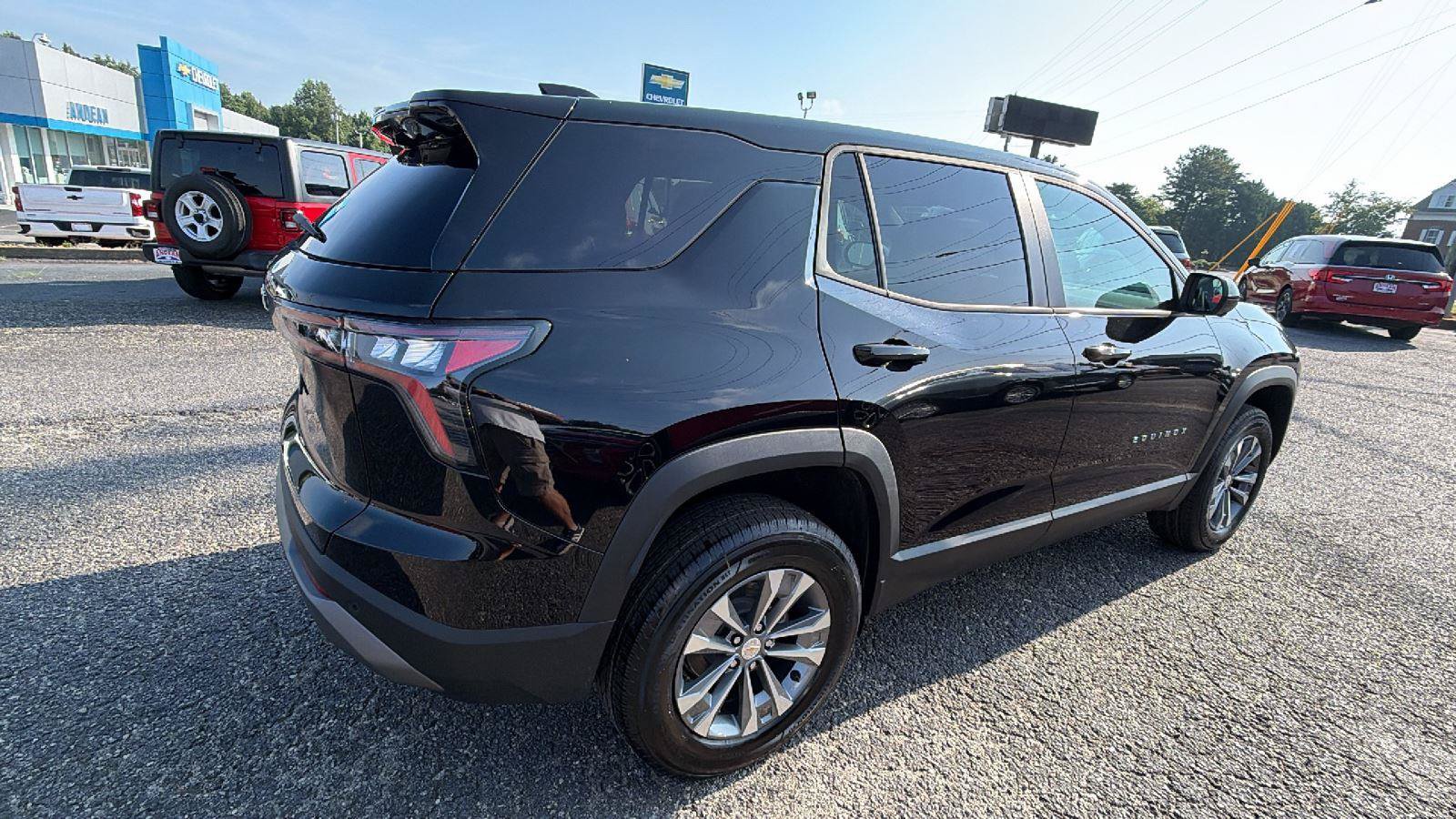 New 2026 Chevrolet Equinox LT w/ Convenience Package II FWD image 8