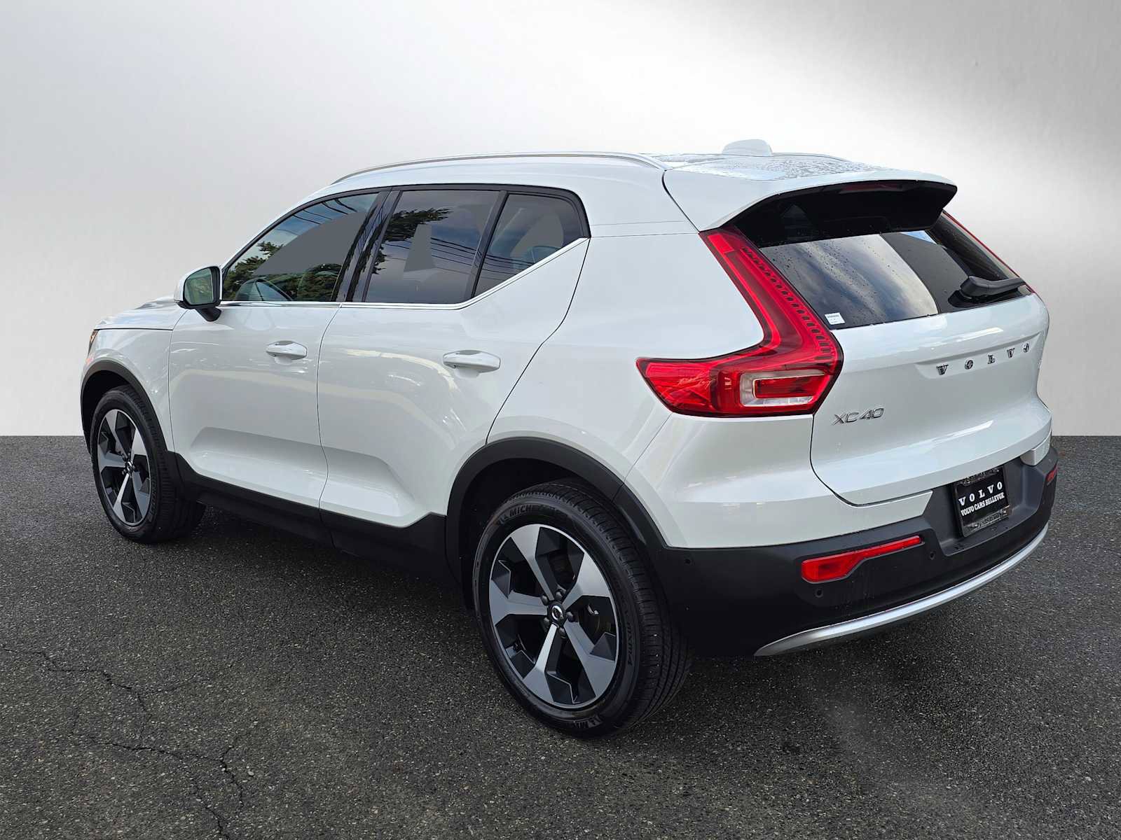 Certified 2025 Volvo XC40 B5 Plus image 5