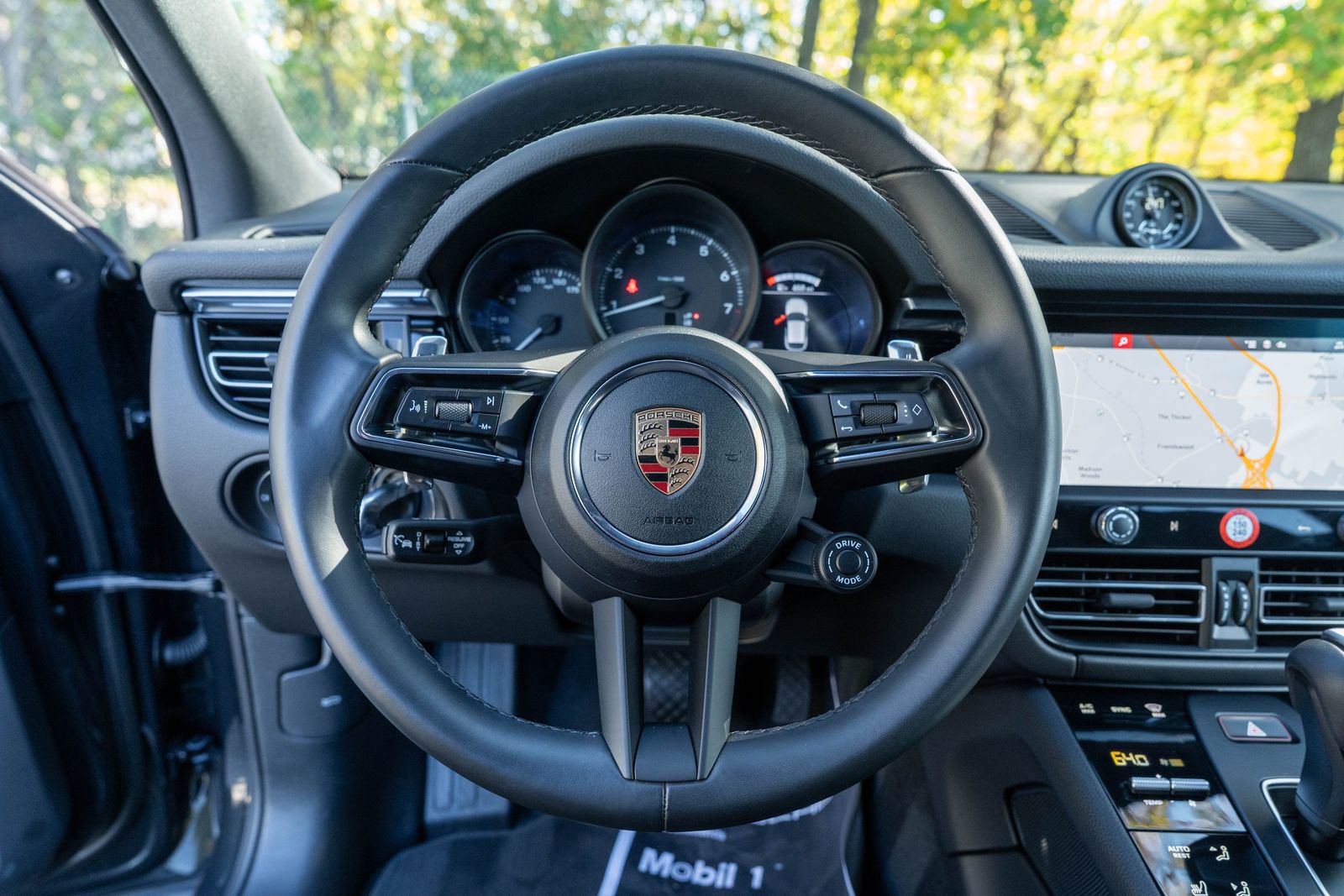 Certified 2025 Porsche Macan image 26