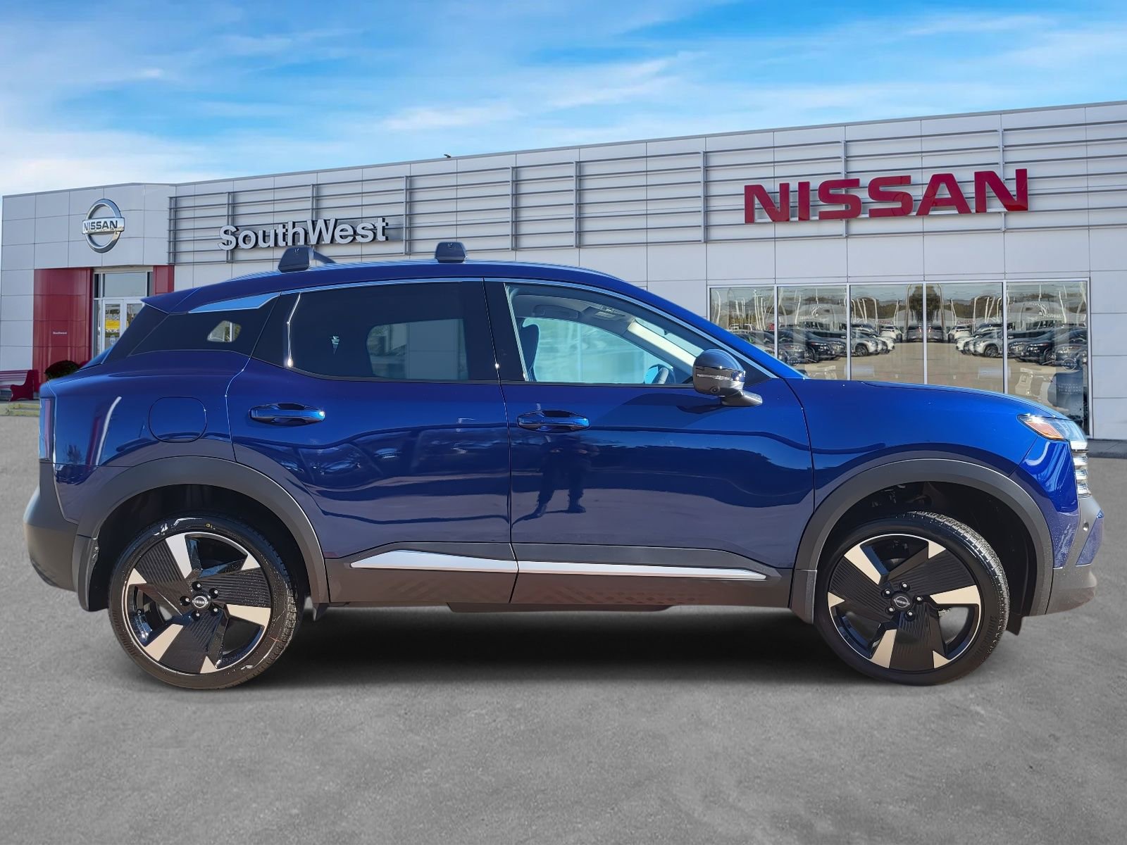 New 2026 Nissan Kicks SR w/ Cold Weather Package FWD image 5
