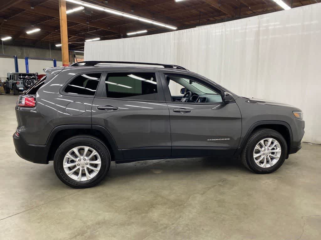 Used 2022 Jeep Cherokee Latitude Lux w/ Mopar Interior Package AWD/4WD image 7