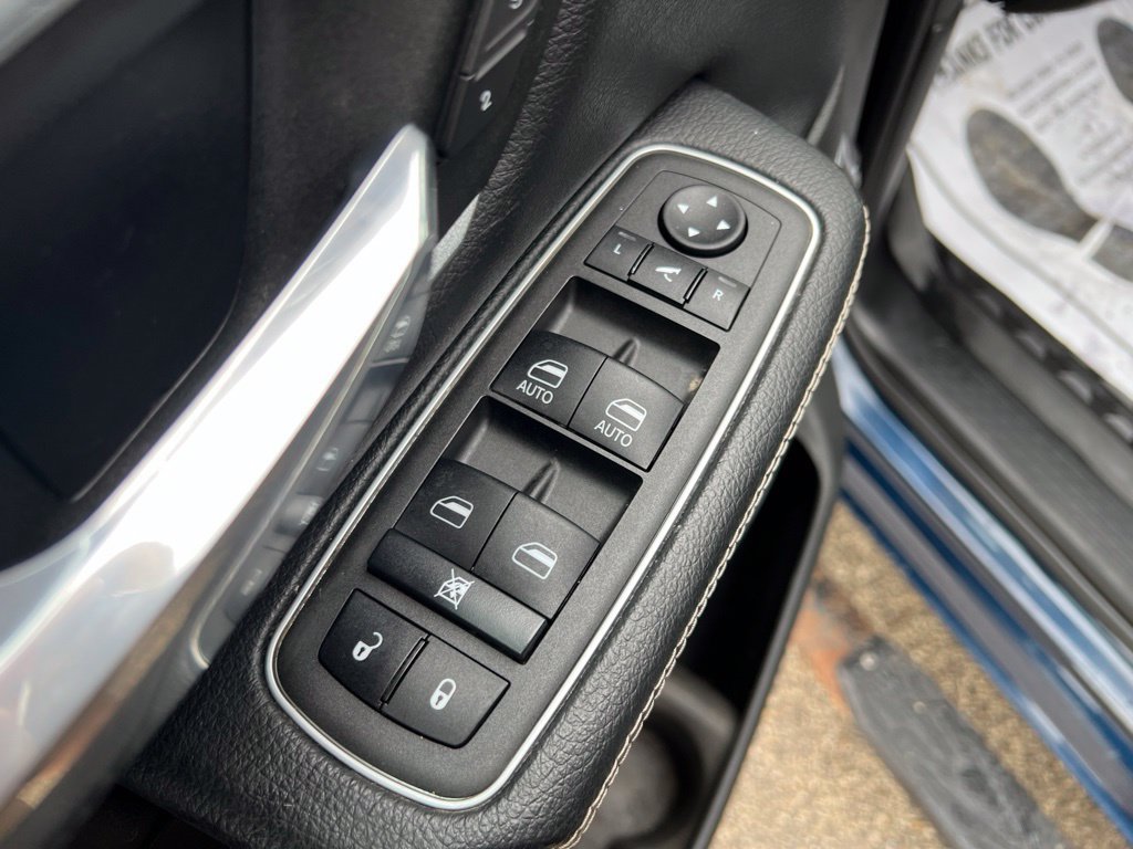 Used 2023 RAM 1500 Laramie AWD/4WD image 23