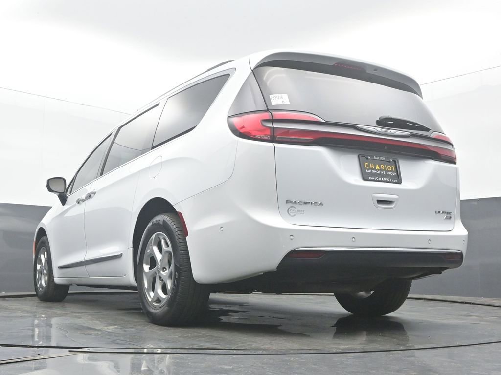 Used 2023 Chrysler Pacifica Limited AWD/4WD image 49