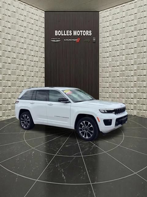 Certified 2023 Jeep Grand Cherokee Overland w/ Luxury Tech Group IV AWD/4WD image 2