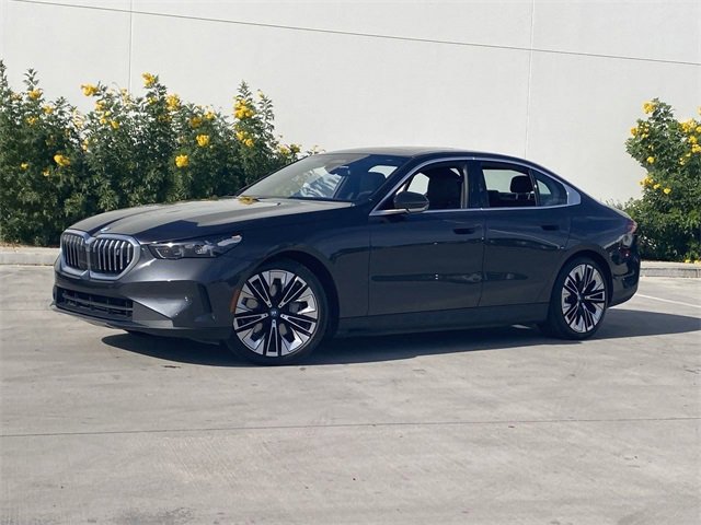 Certified 2025 BMW i5 xDrive40 w/ Premium Package image 2