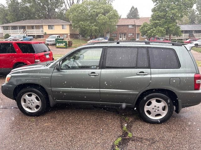 Used 2006 Toyota Highlander 4WD V6 w/ 3rd Row image 2