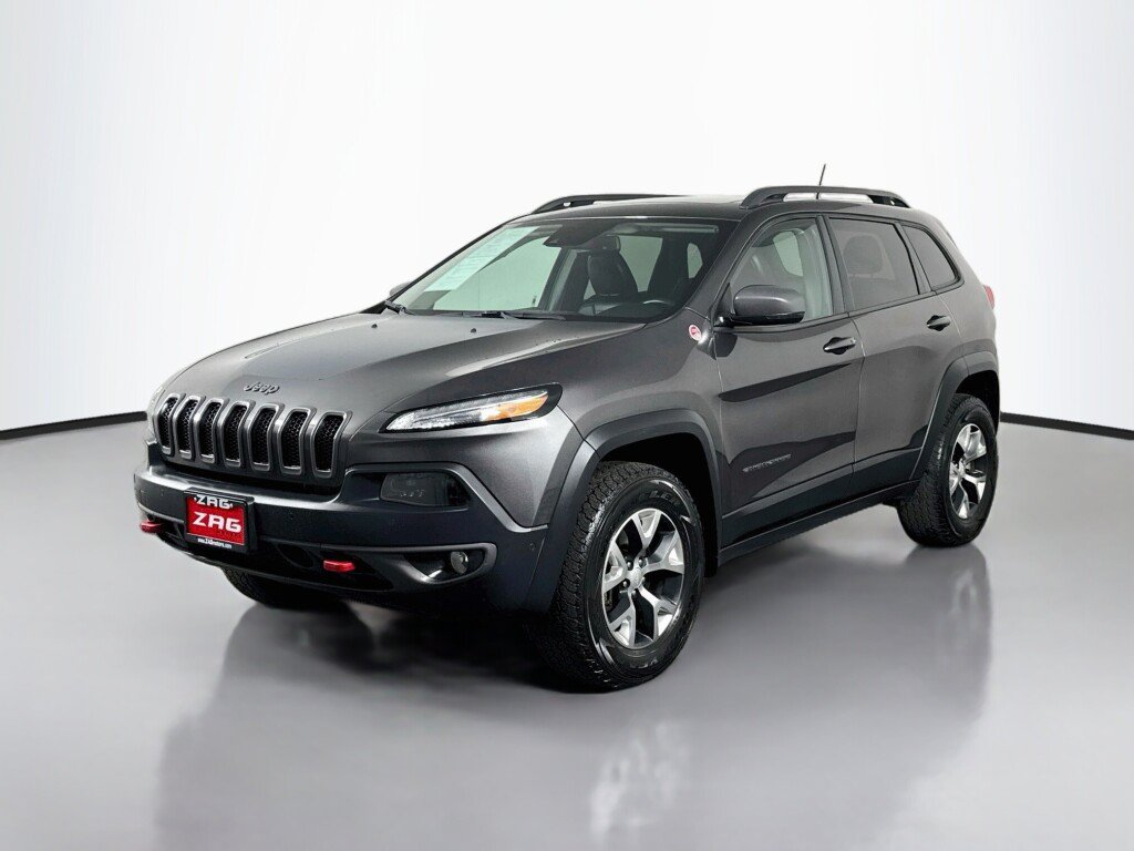 Used 2018 Jeep Cherokee Trailhawk w/ Quick Order Package 27L AWD/4WD image 1