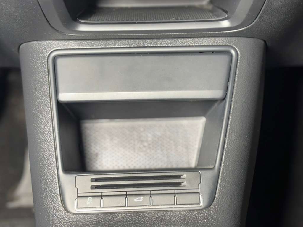 Used 2011 Volkswagen Tiguan S image 8