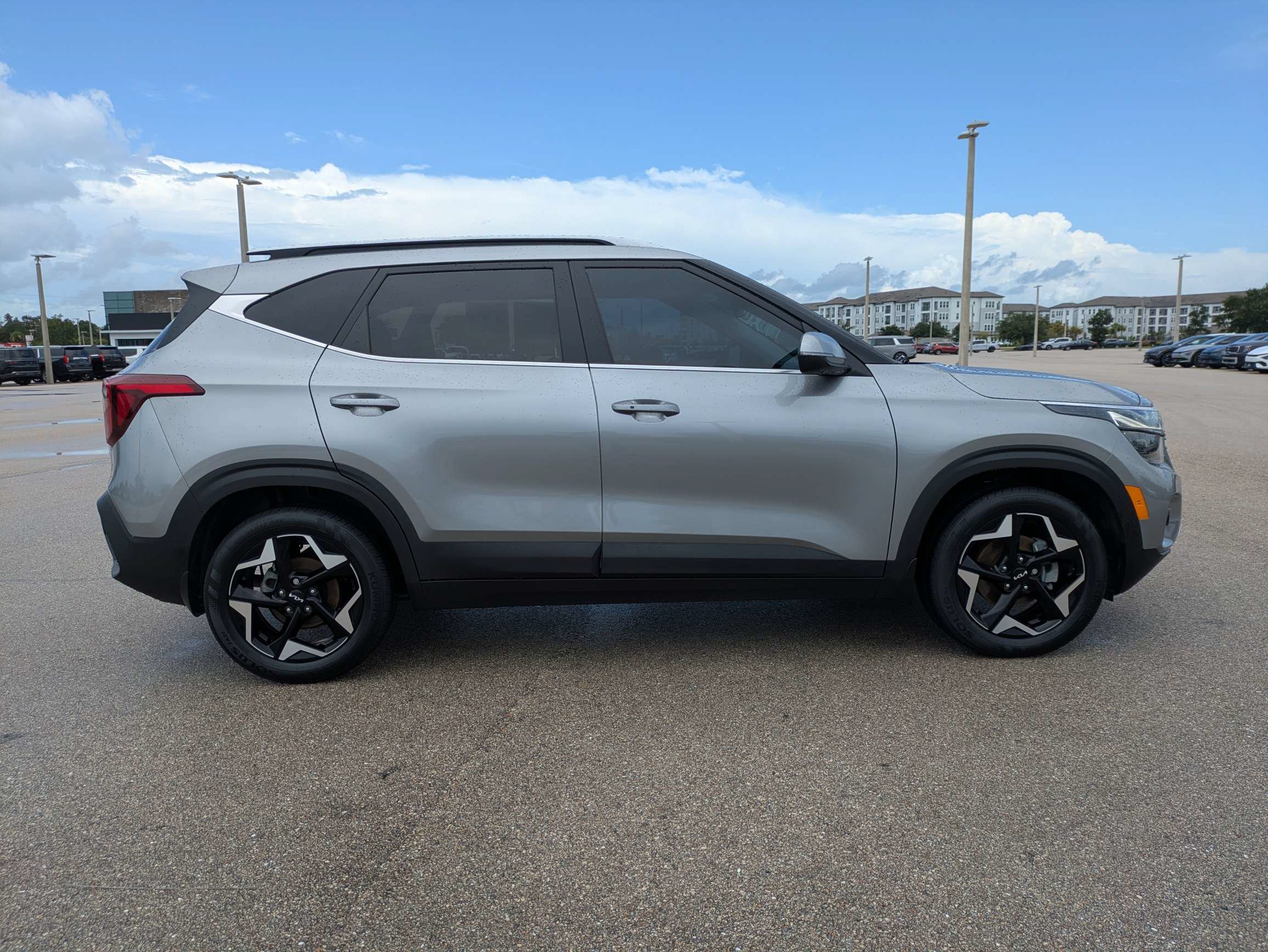 Certified 2024 Kia Seltos EX FWD image 3