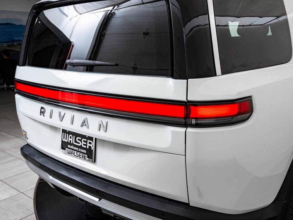 Used 2023 Rivian R1S Adventure image 9