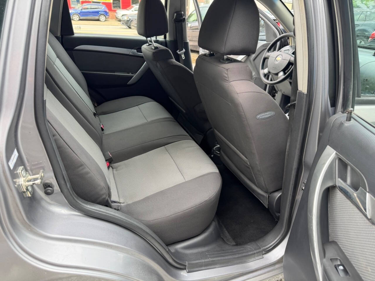 Used 2010 Chevrolet Aveo5 LT w/ Power and Convenience Package FWD image 16