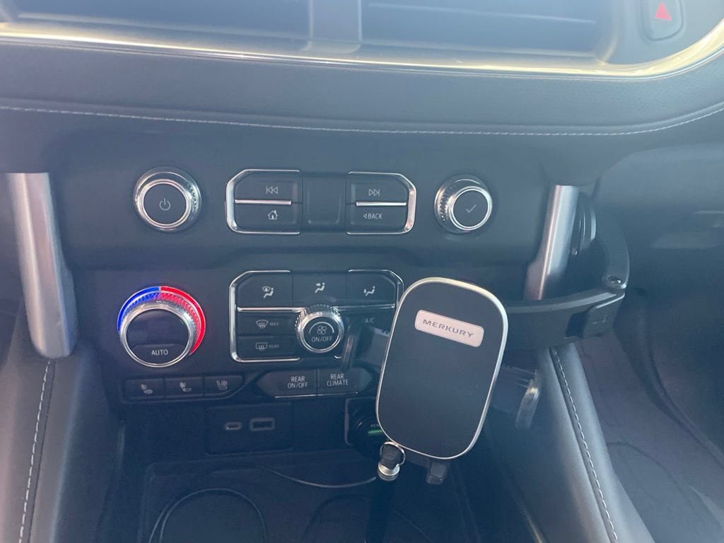 Used 2023 GMC Yukon SLT AWD/4WD image 8