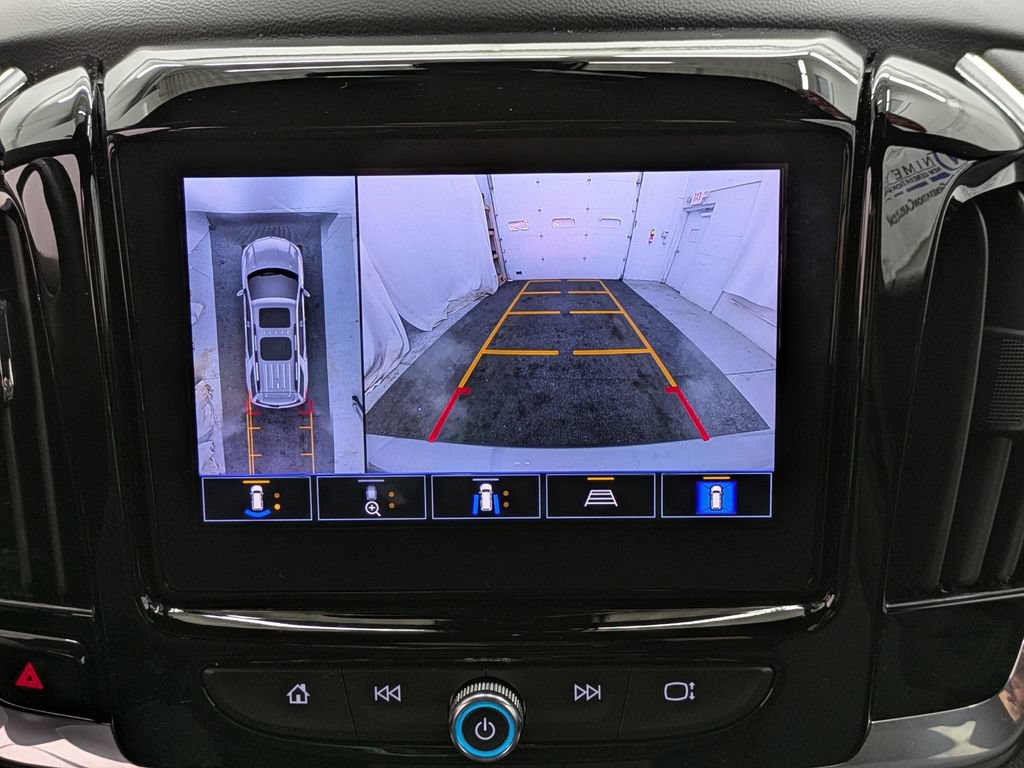 Used 2023 Chevrolet Traverse LT w/ Rear Camera Mirror Package AWD/4WD image 11