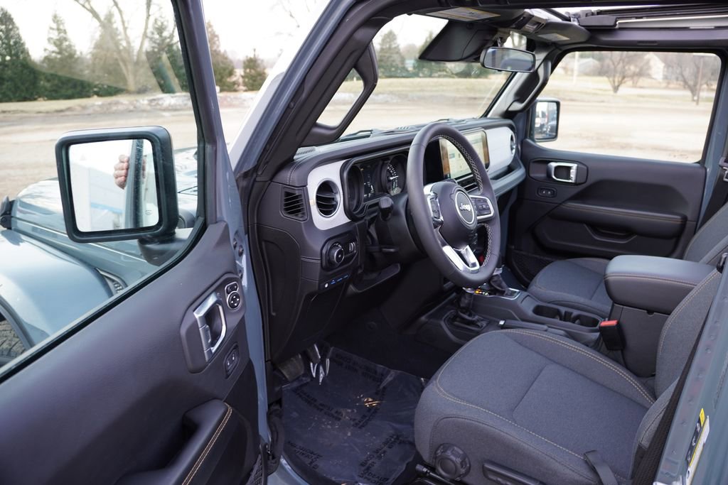 Certified 2025 Jeep Wrangler Unlimited Sahara w/ Safety Group image 16