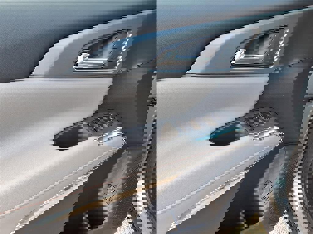 New 2026 Chevrolet Traverse LT w/ Sun and Wheel Package image 11