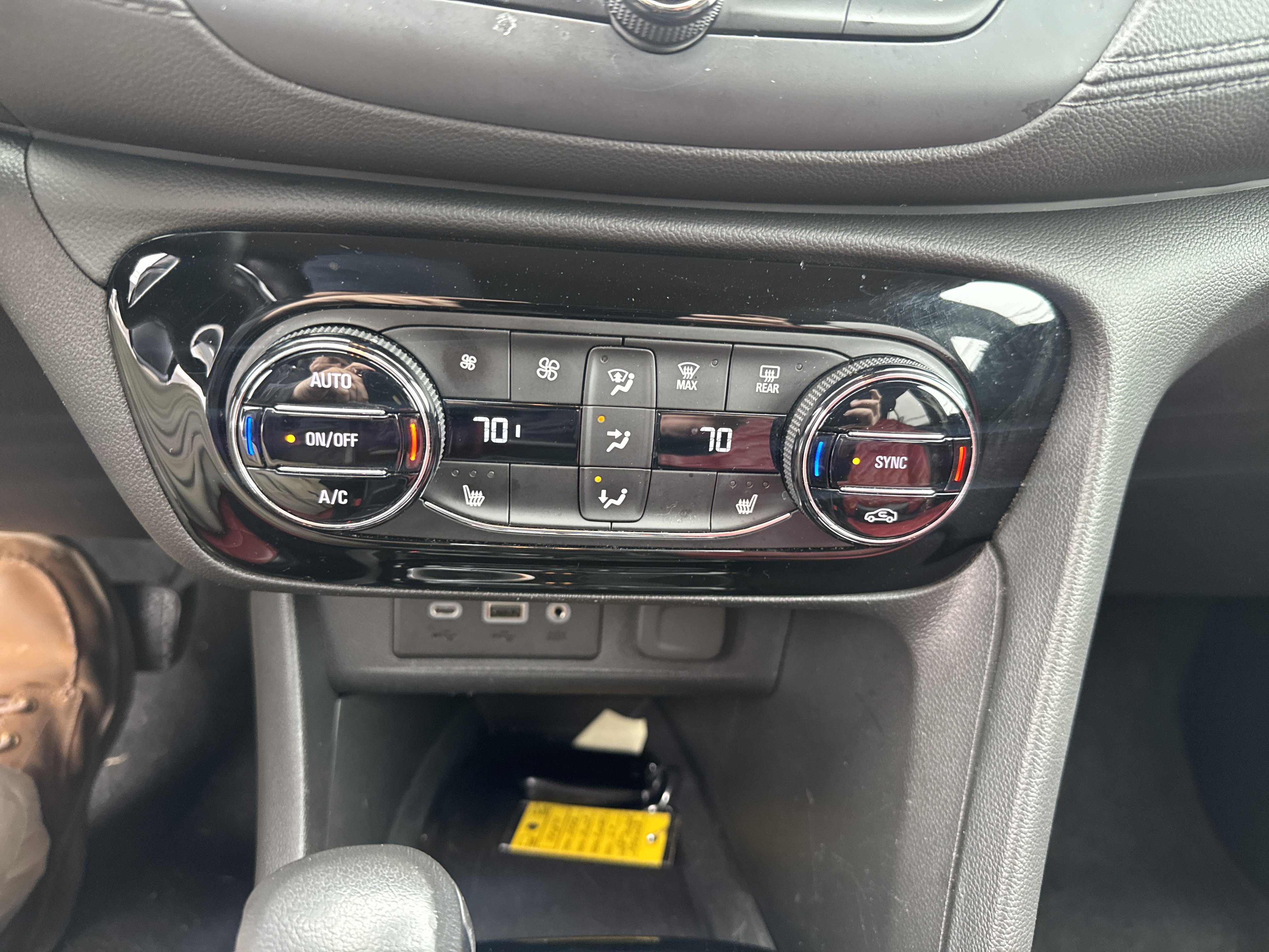 Used 2022 Buick Encore GX Select w/ Sport Touring Package image 25