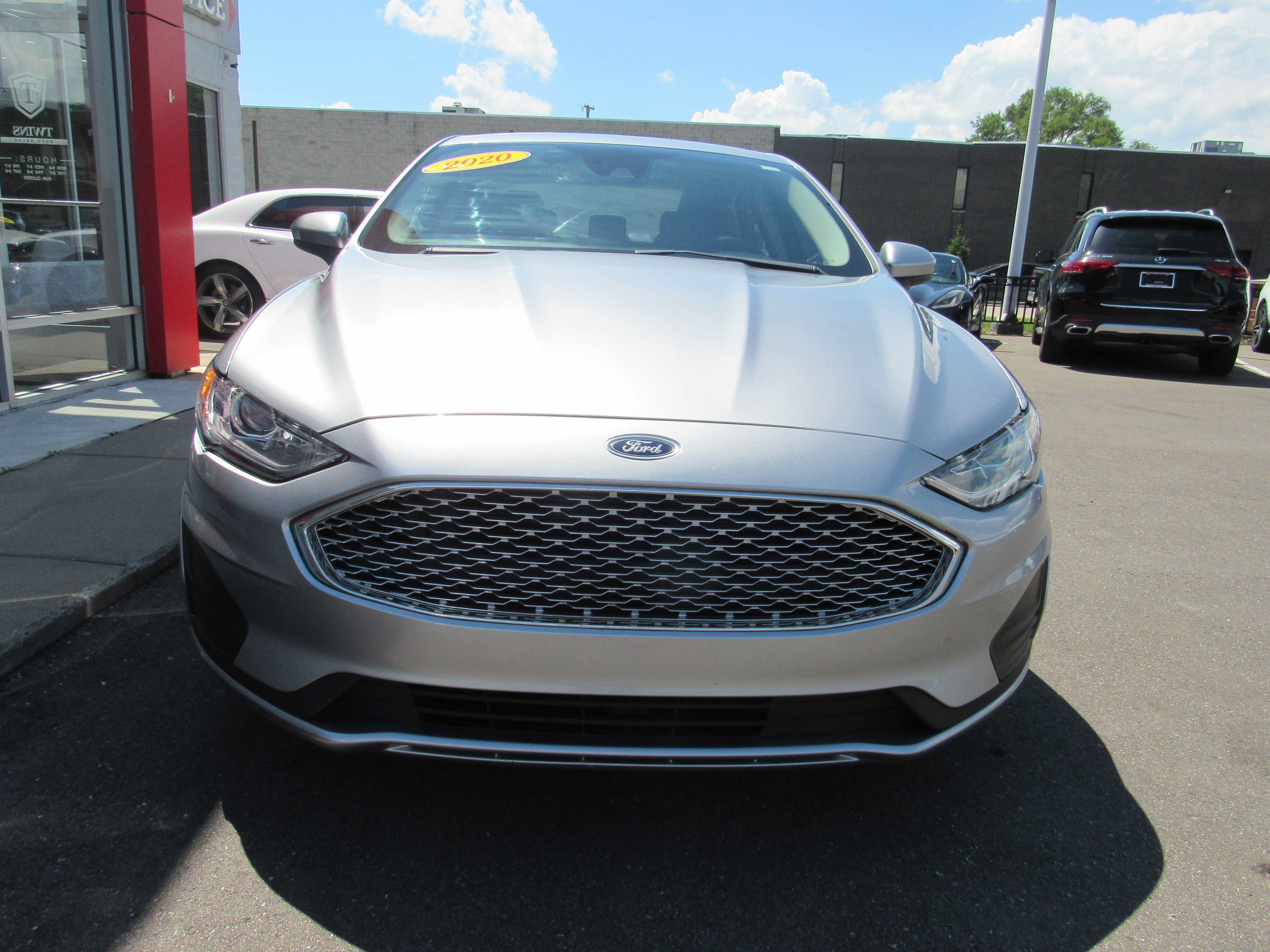 Used 2020 Ford Fusion SE FWD image 3