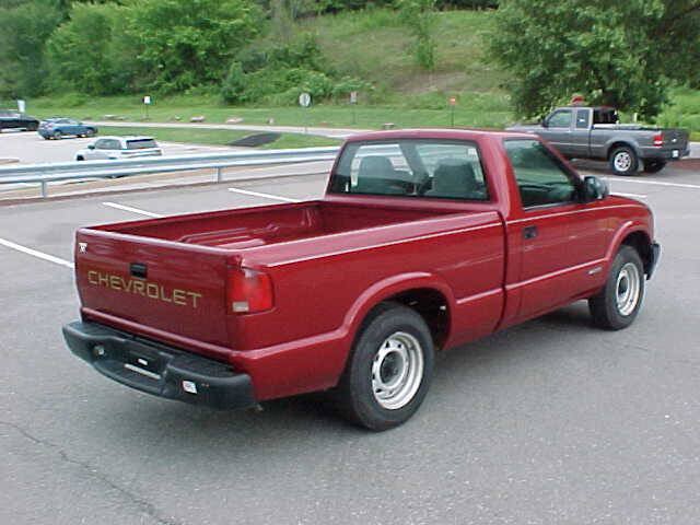 Used 2002 Chevrolet S10 Pickup 2WD Regular Cab image 23