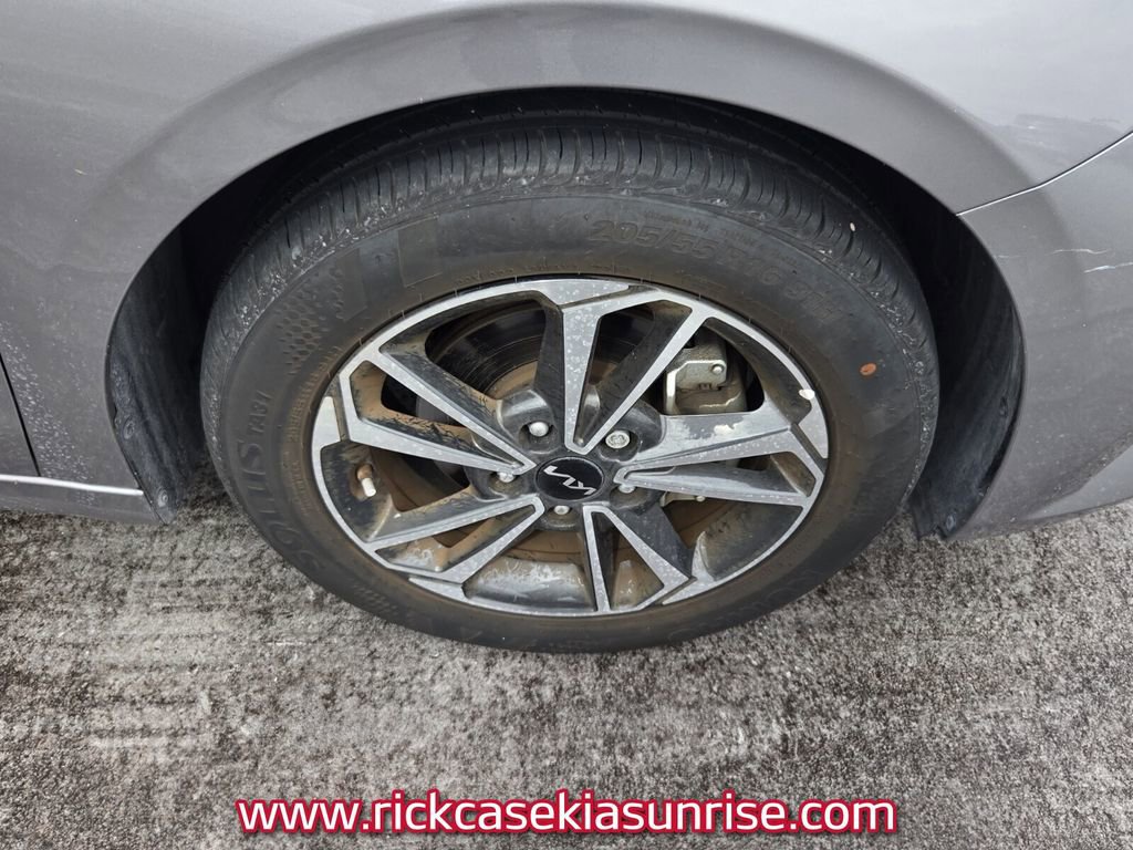 Used 2024 Kia Forte LXS w/ LXS Technology Package image 5