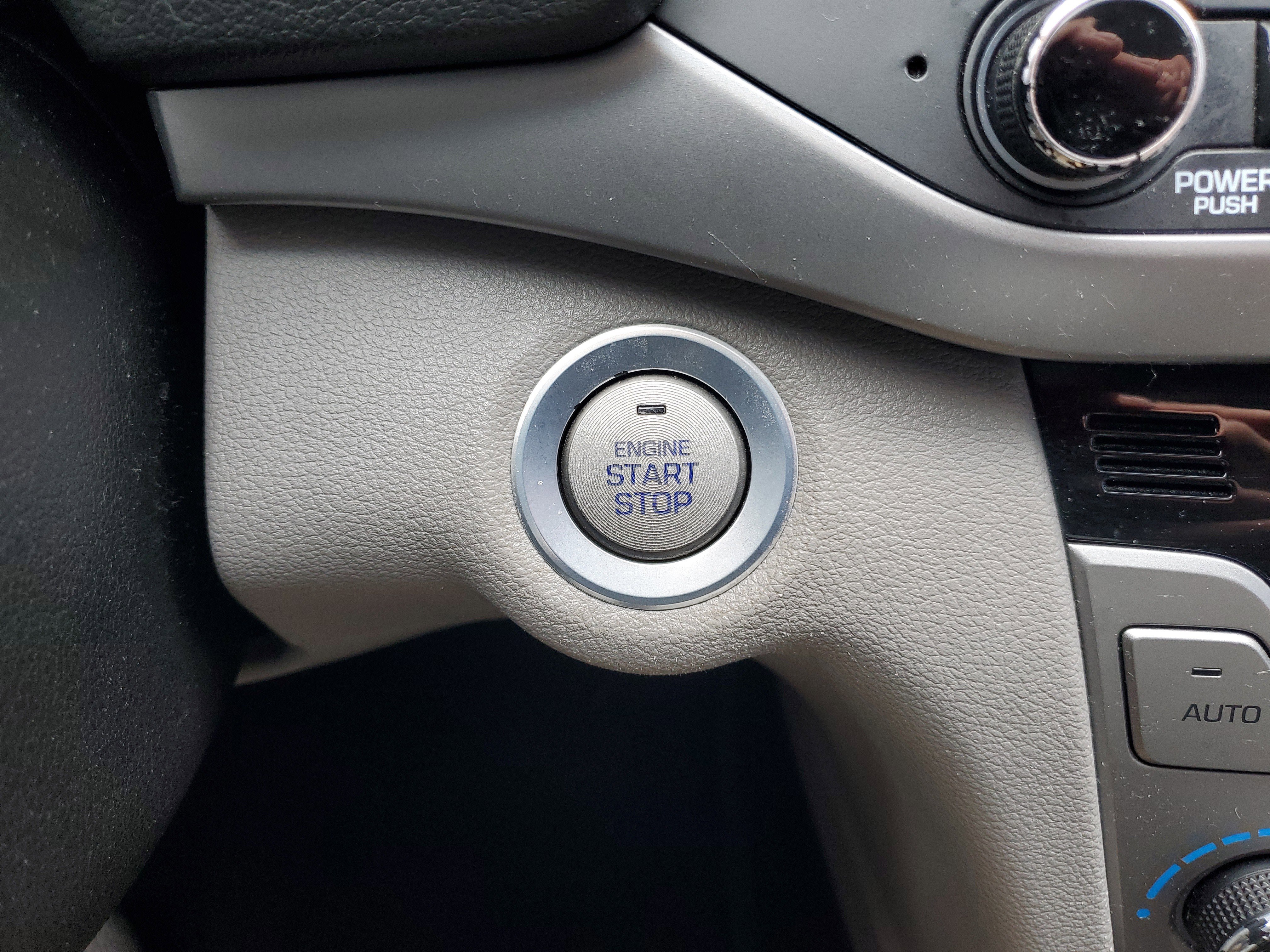 Used 2017 Hyundai Elantra Limited w/ Limited Tech Package 04 image 8