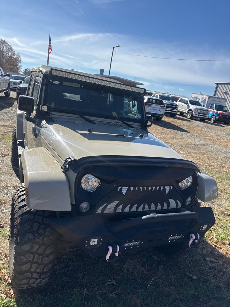 Used 2017 Jeep Wrangler Unlimited Sahara w/ Connectivity Group image 13